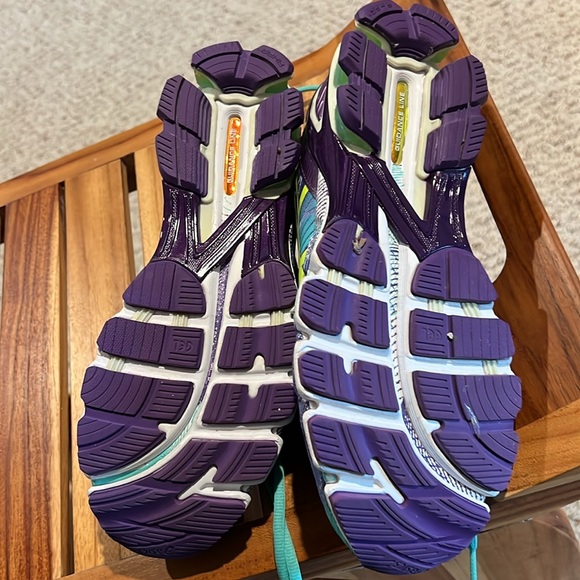 ASICS - Picture 5 of 7